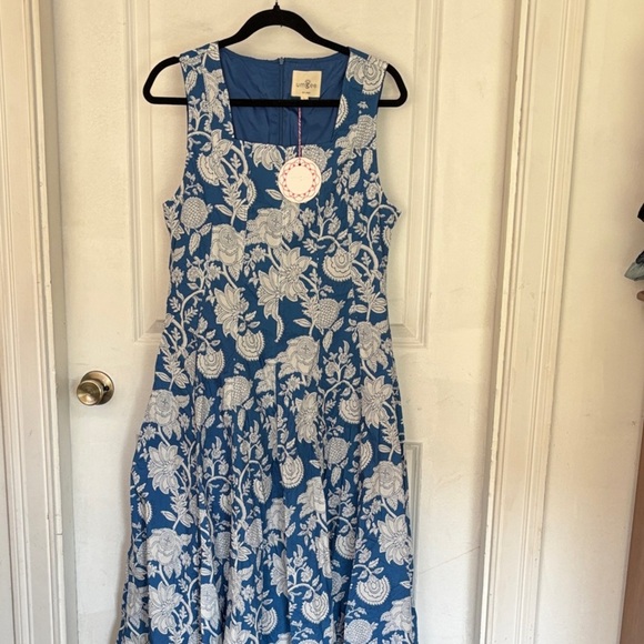 Umgee Dresses & Skirts - Umgee Blue and white  Floral Midi Dress- NWT